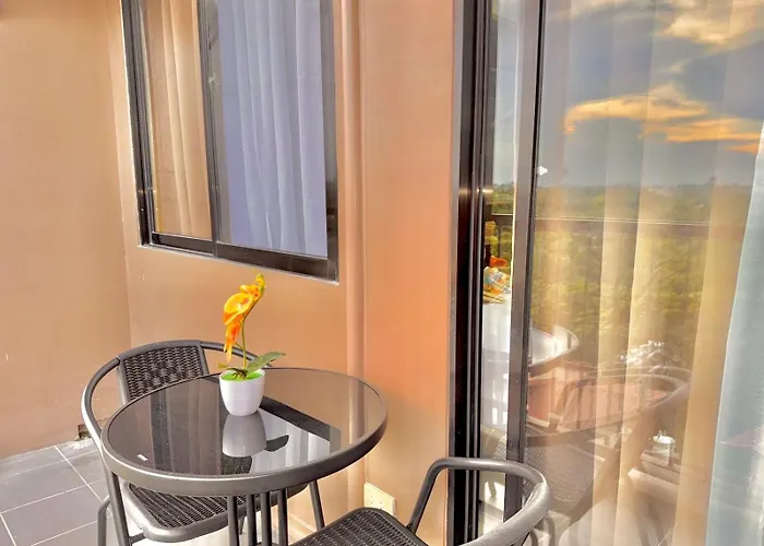 Luxe Bed Free Wi-fi Movie Streaming Pool Gym Near Airport And Mactan Newtown アパート *