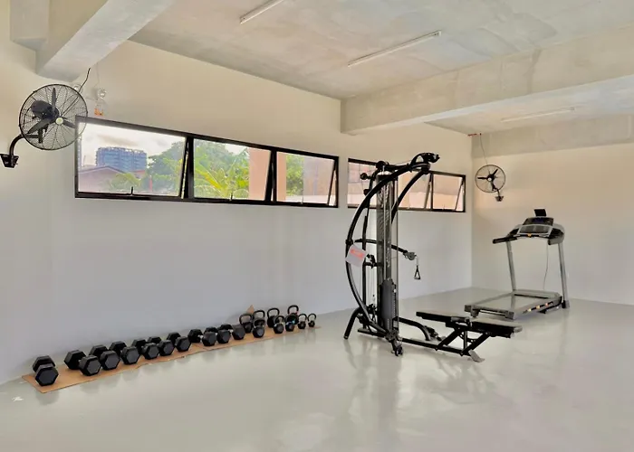 Luxe Bed Free Wi-fi Movie Streaming Pool Gym Near Airport And Mactan Newtown *