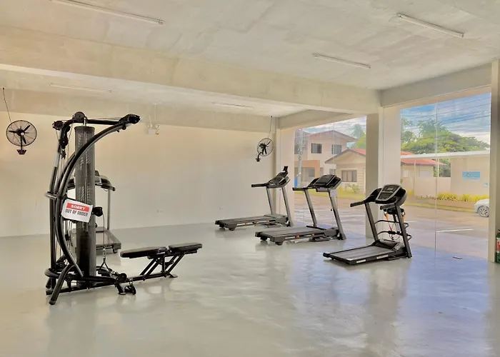 Luxe Bed Free Wi-fi Movie Streaming Pool Gym Near Airport And Mactan Newtown