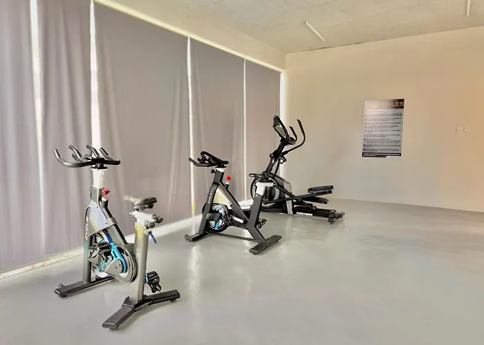 Luxe Bed Free Wi-fi Movie Streaming Pool Gym Near Airport And Mactan Newtown *