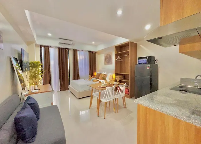 Luxe Bed Free Wi-fi Movie Streaming Pool Gym Near Airport And Mactan Newtown