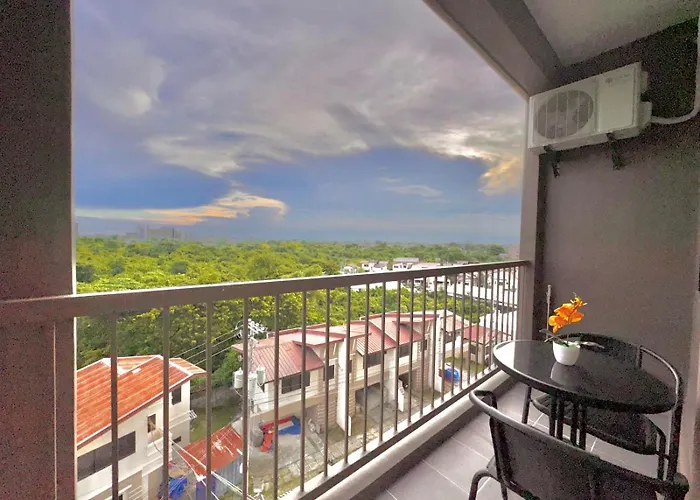 Luxe Bed Free Wi-fi Movie Streaming Pool Gym Near Airport And Mactan Newtown