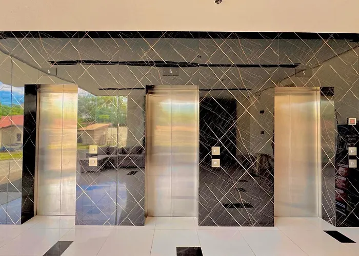 Luxe Bed Free Wi-fi Movie Streaming Pool Gym Near Airport And Mactan Newtown Punta Engaño