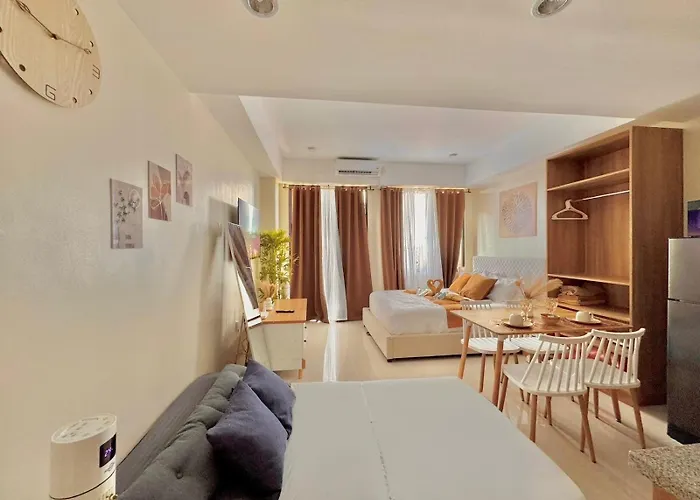 Luxe Bed Free Wi-fi Movie Streaming Pool Gym Near Airport And Mactan Newtown アパート